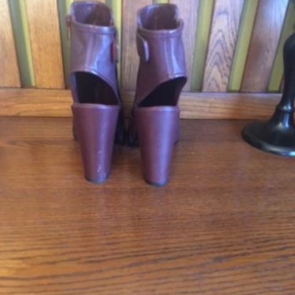 Vince Brigham Bordeaux Burgundy Peep Toe Bootie - Picture 5 of 8